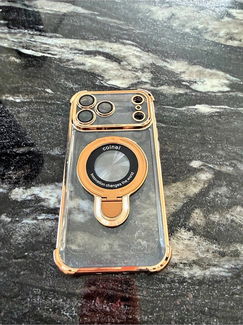 iPhone 17 Pro Max Magnetic case Clear & Gold